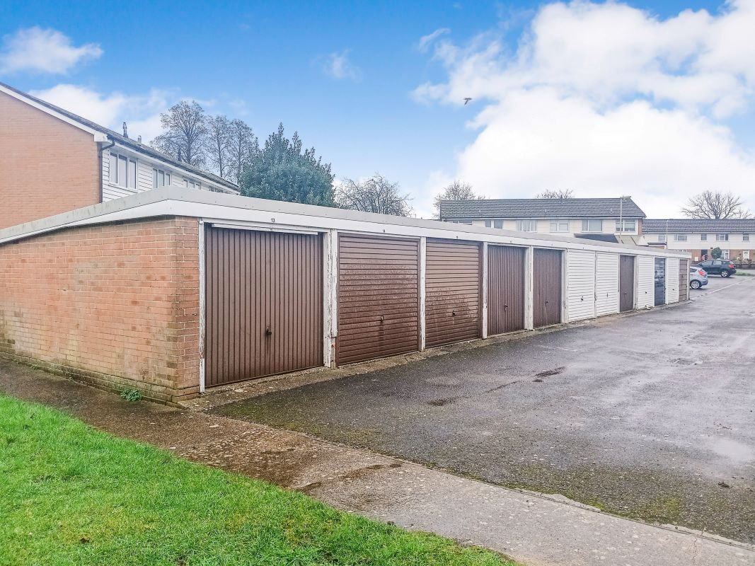 110 Colenzo Dr, Andover for sale Primary Photo- Image 1 of 6