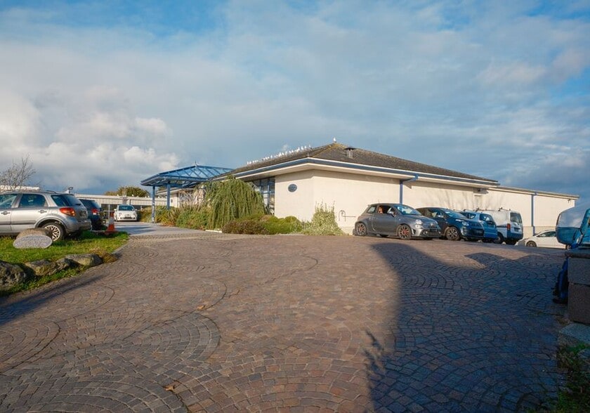 Forest Rd, Guernsey to rent - Building Photo - Image 3 of 5