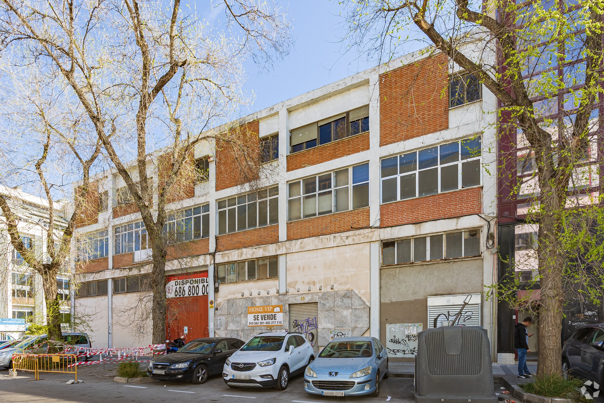 Calle Miguel Yuste, 33, Madrid, Madrid for sale Primary Photo- Image 1 of 11