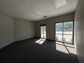 2500 S Marion Rd, Sioux Falls, SD for rent Interior Photo- Image 2 of 8