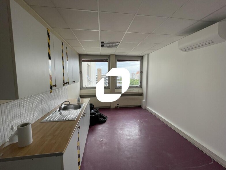 Office in Créteil to rent - Interior Photo - Image 3 of 8