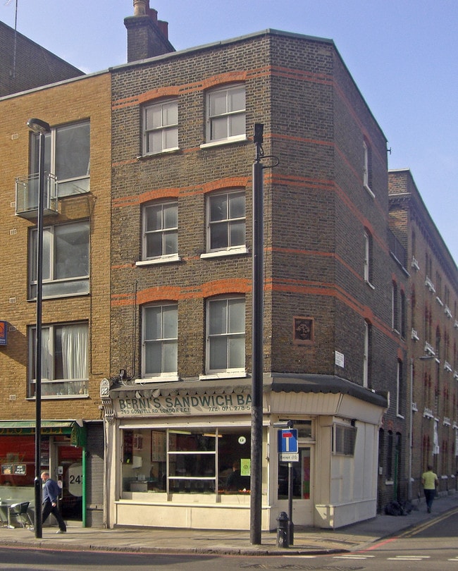 More details for 249 Goswell Rd, London - Retail to Rent