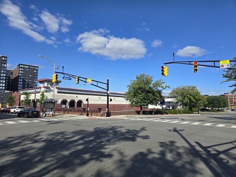 110 Main St, Hackensack, NJ for rent - Building Photo - Image 2 of 6