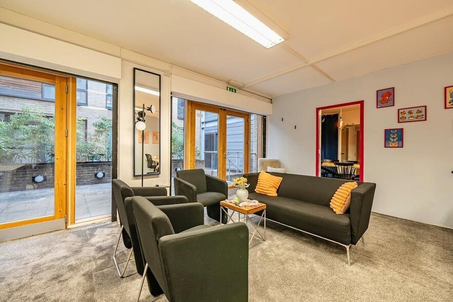 107 Drysdale St, London to rent - Building Photo - Image 2 of 32