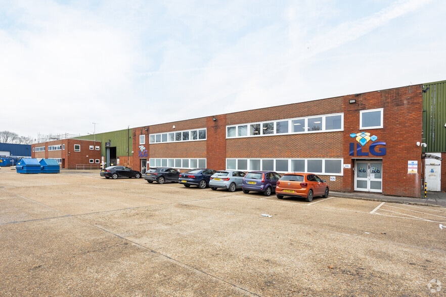 Charlwood Rd, Lowfield Heath to rent - Building Photo - Image 2 of 2