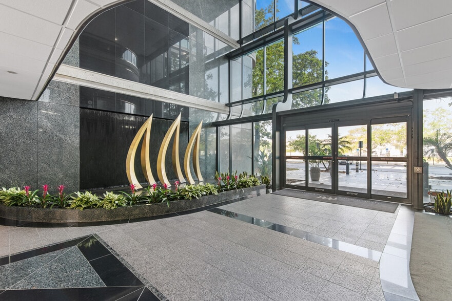 18167 US Highway 19 N, Clearwater, FL to rent - Lobby - Image 3 of 9