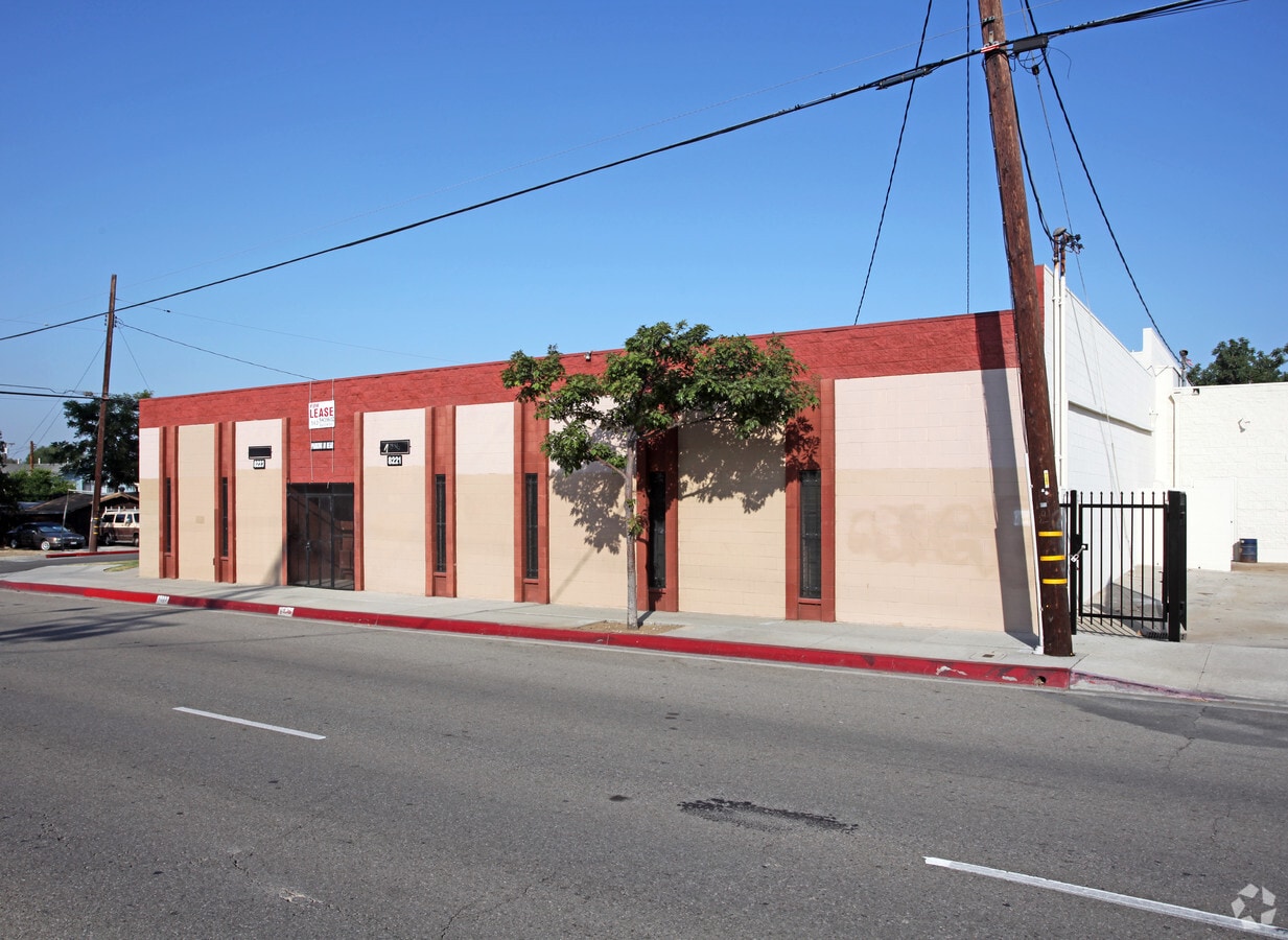 82218223 Santa Fe Springs Rd, Whittier 90606 UK