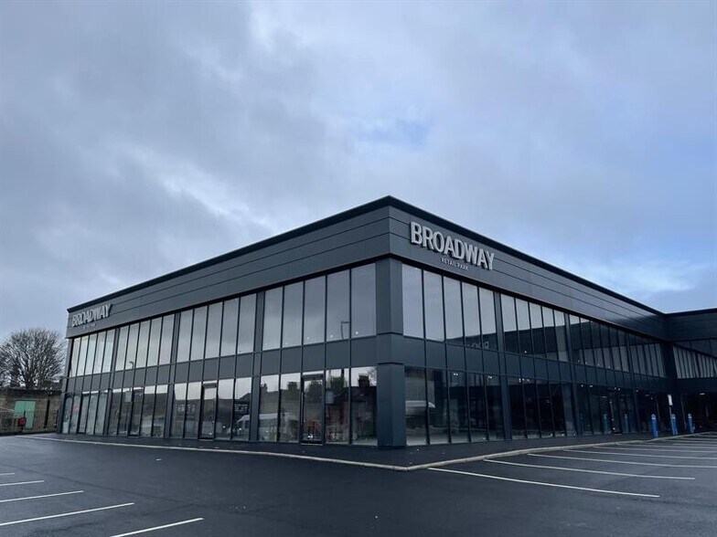 Queens Rd, Halifax to rent - Building Photo - Image 2 of 3