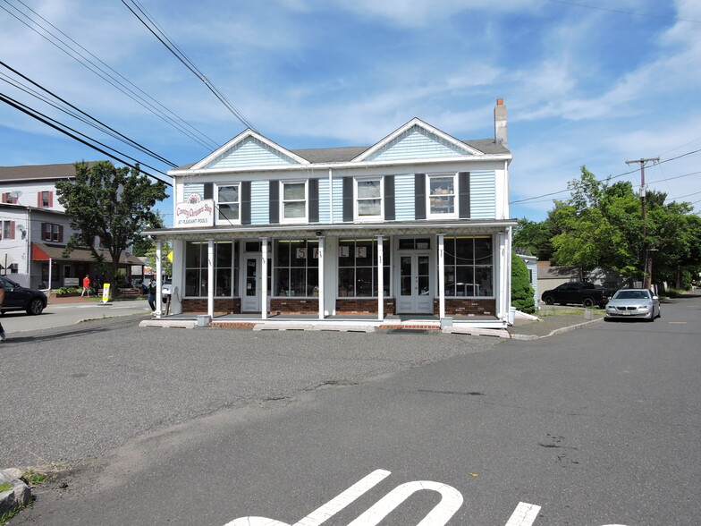 128 Main St, Chester, NJ for rent - Building Photo - Image 1 of 6