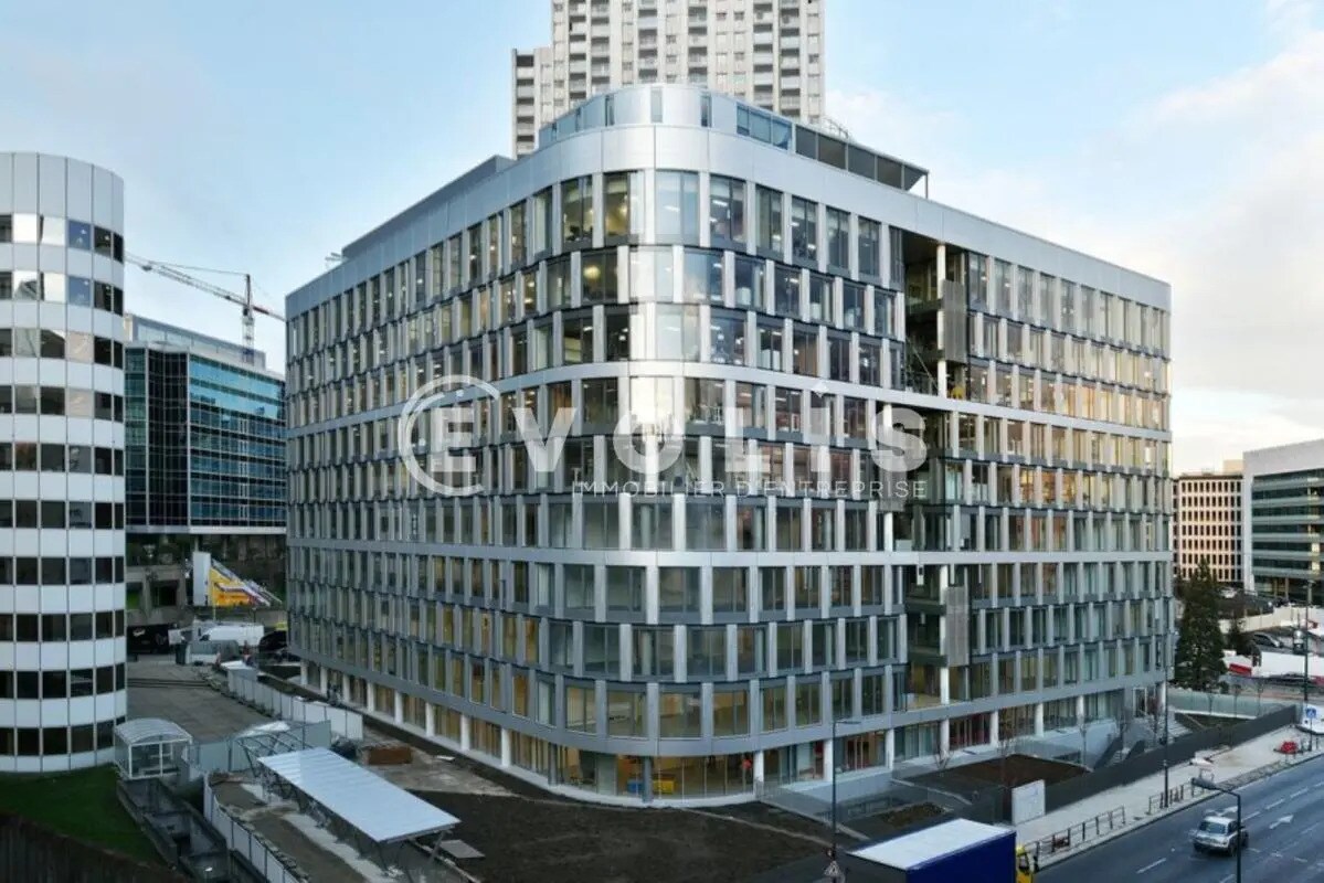 Office in Courbevoie to rent Building Photo- Image 1 of 2