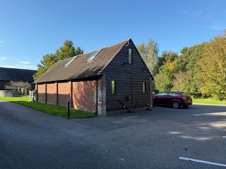 Units 1a & 1b Danworth Farm, Cuckfield Rd, Hurstpierpoint to rent - Building Photo - Image 3 of 17