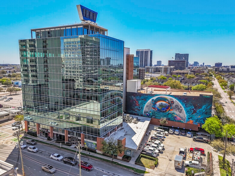 2100 Travis St, Houston, TX to rent - Building Photo - Image 3 of 37