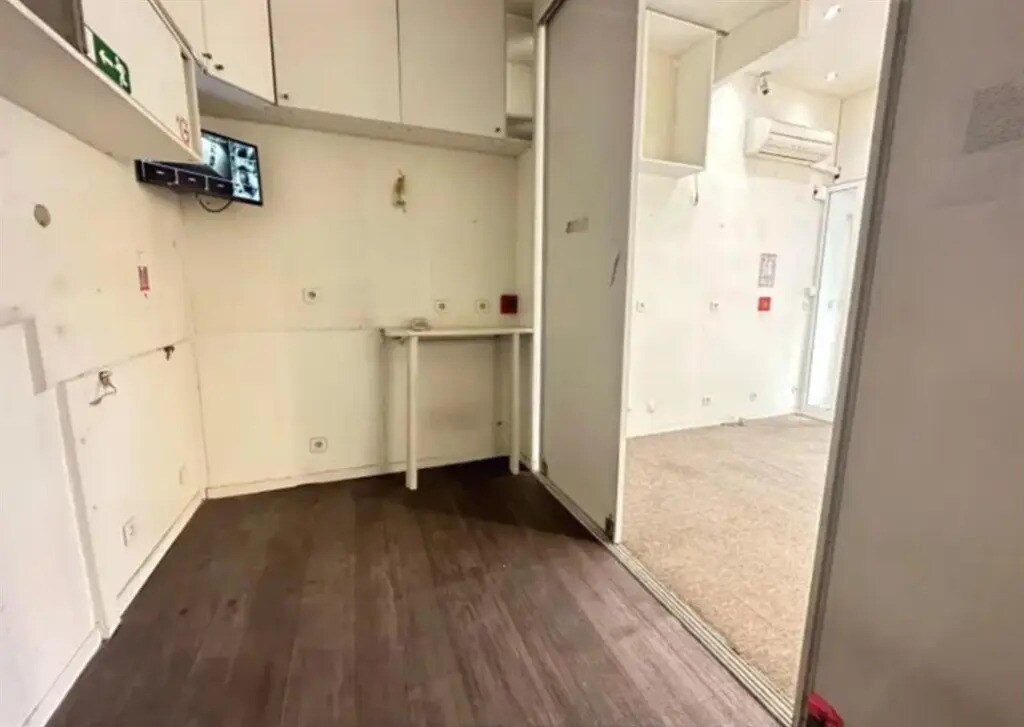 Retail in Paris to rent Building Photo- Image 1 of 9