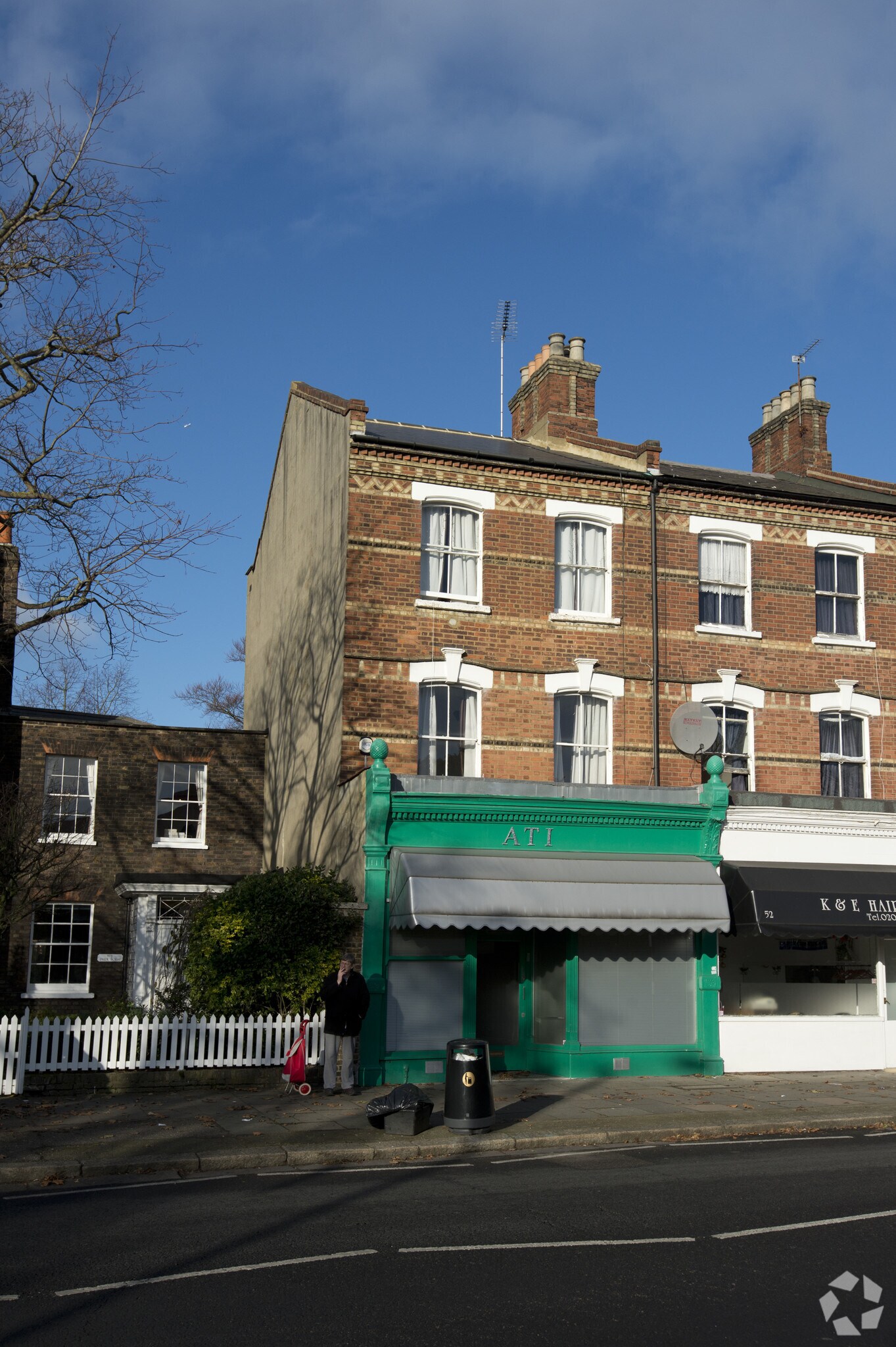 54 Hendon Ln, London for sale Primary Photo- Image 1 of 1