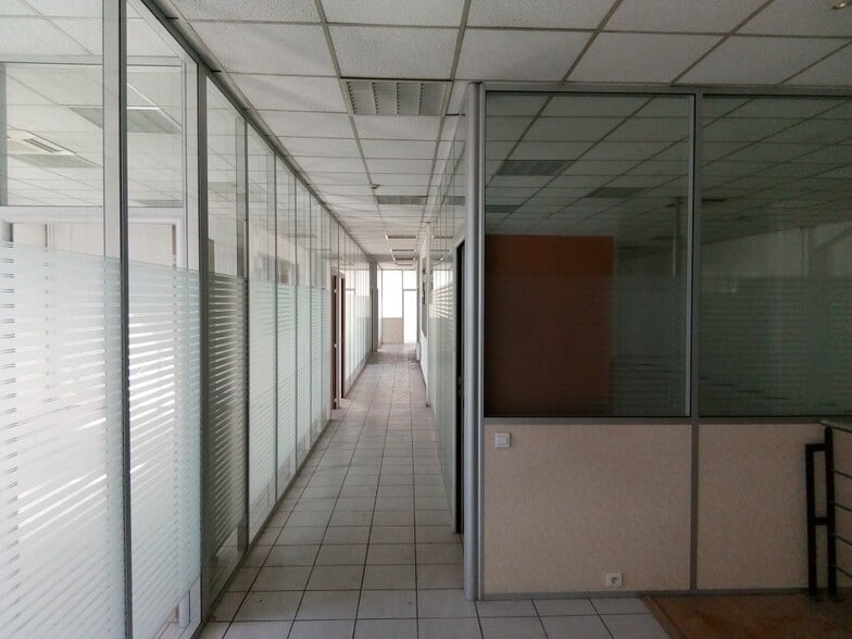 Office in Marseille to rent - Interior Photo - Image 3 of 7