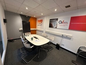 Packet Boat Ln, Uxbridge to rent Interior Photo- Image 2 of 3