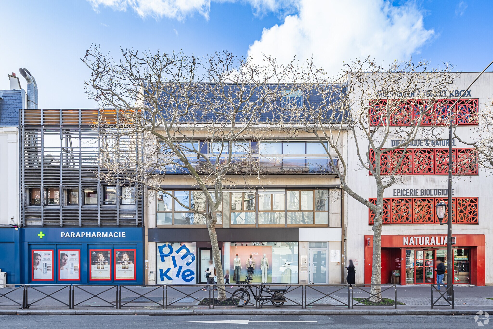 Avenue Victor Hugo, Boulogne-Billancourt to rent Primary Photo- Image 1 of 6