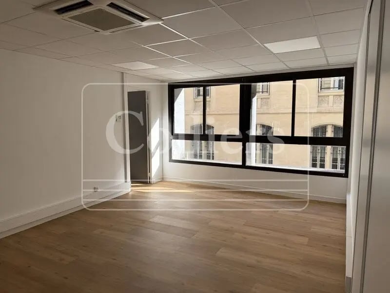 Office in Marseille to rent Interior Photo- Image 1 of 4