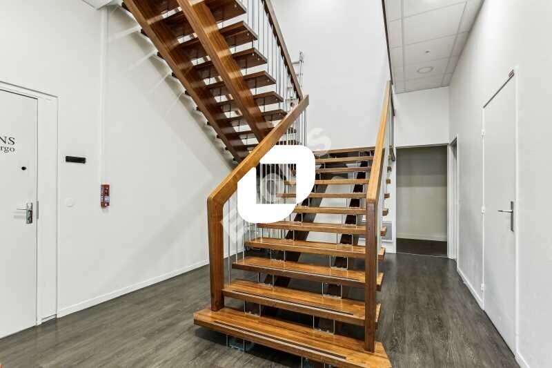 Office in Tremblay-en-France to rent - Building Photo - Image 3 of 14