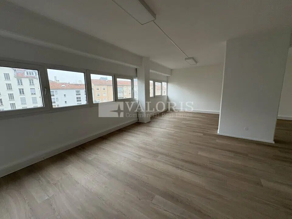 Office in Lyon to rent Interior Photo- Image 1 of 9