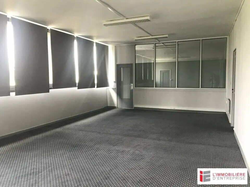 Location Bureaux 200 m² - Photo 1
