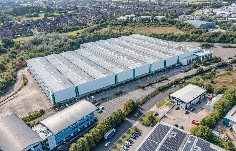 350 Challenge Way, Wigan to rent - Building Photo - Image 3 of 9