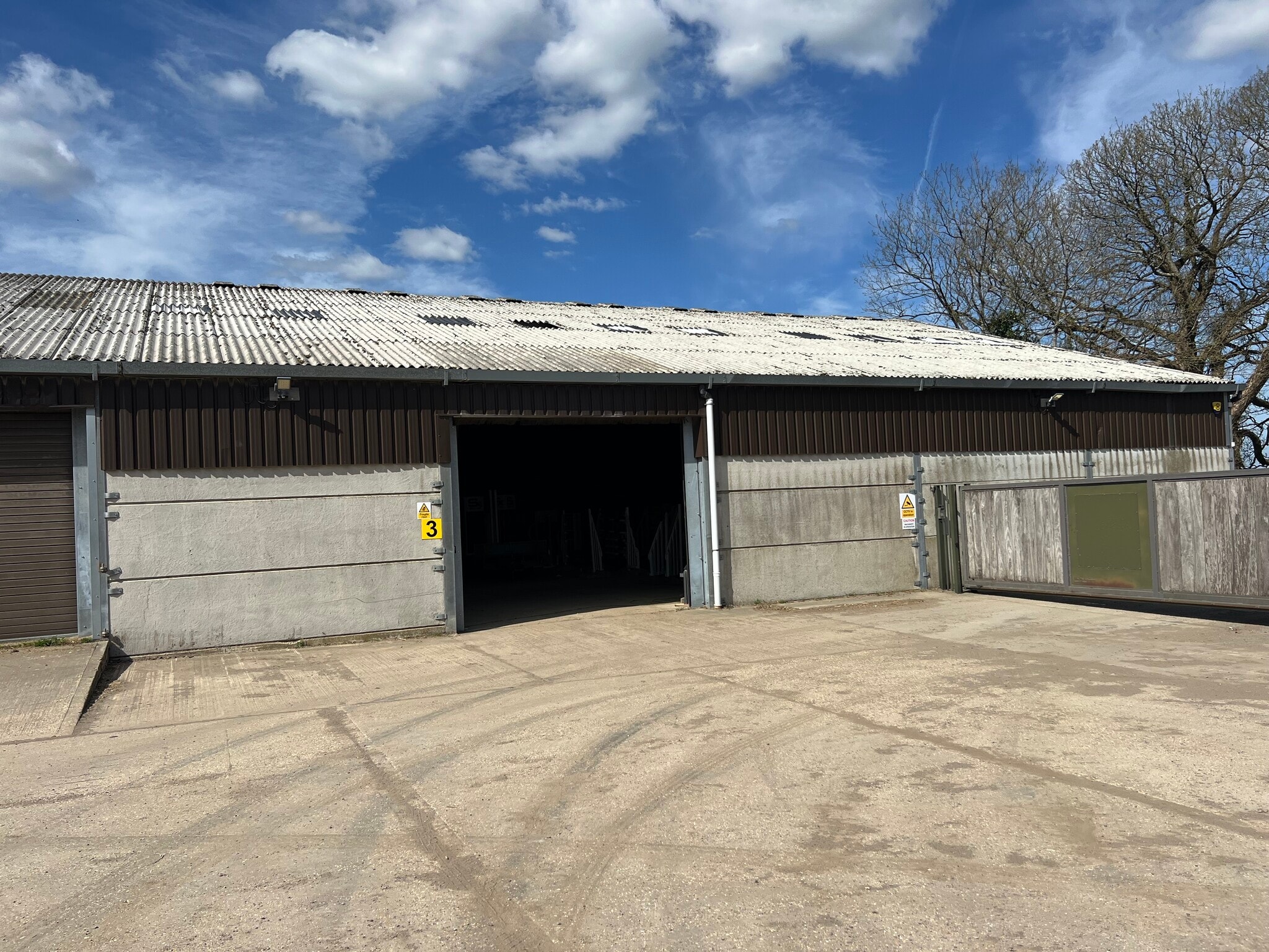 Store 3 Hill Farm, Hill Farm Lane, Codmore Hill, Pulborough to rent Primary Photo- Image 1 of 11