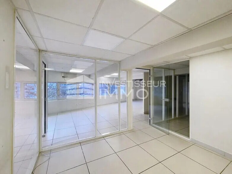 Light Industrial in Ivry-sur-Seine to rent - Interior Photo - Image 3 of 5