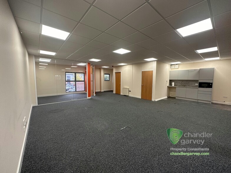 Lincoln Rd, High Wycombe to rent - Building Photo - Image 3 of 12