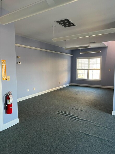 4 Walter E Foran Blvd, Flemington, NJ for sale - Interior Photo - Image 3 of 8