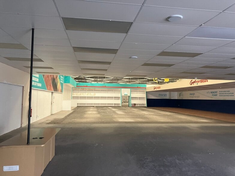 Dowlais Top Retail Merthyr Tydfil CF48 2TA Park, Merthyr Tydfil to rent - Interior Photo - Image 3 of 4