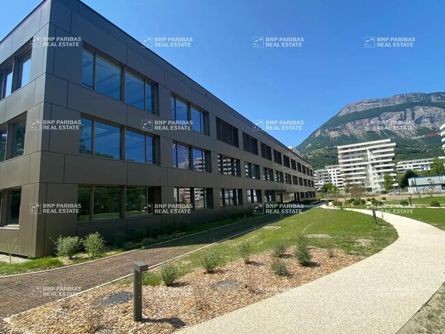 Location Bureaux 154 m² à 5 624 m²