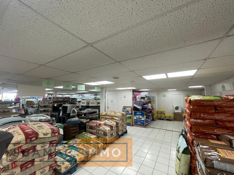 Retail in Boissise Le Roi for sale - Interior Photo - Image 2 of 8