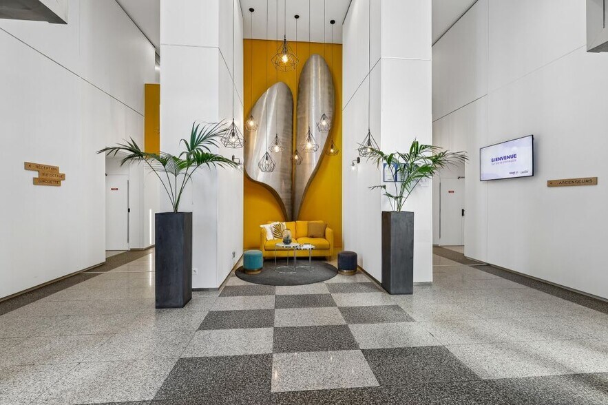 6-20 Esplanade Charles De Gaulle, Nanterre to rent - Lobby - Image 3 of 10