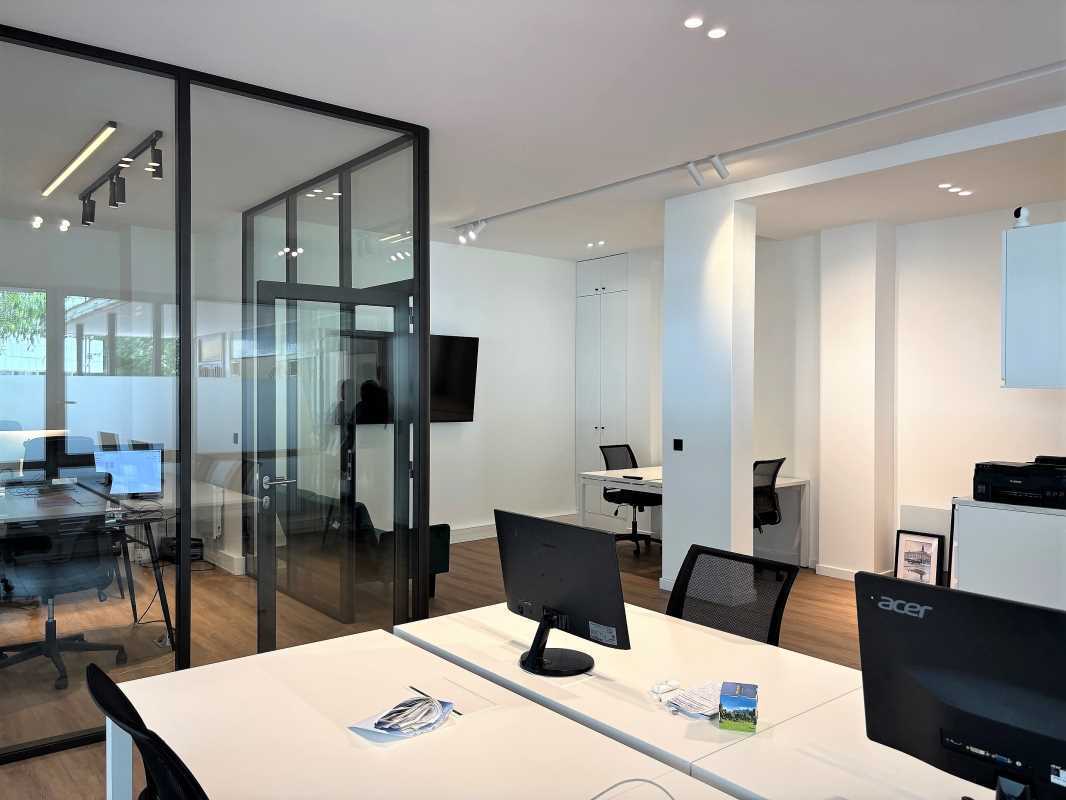 Office in Levallois-Perret for sale Interior Photo- Image 1 of 9