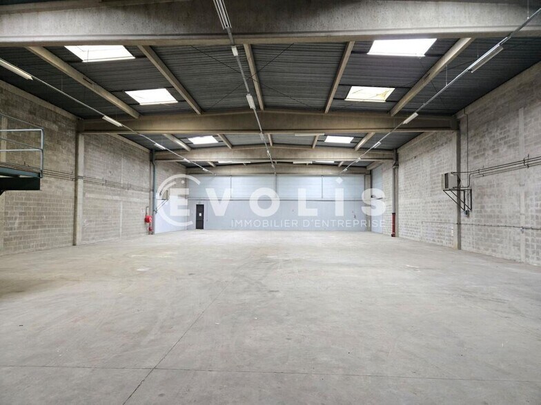 7 Rue Des Marronniers, L'Haÿ-les-Roses to rent - Building Photo - Image 3 of 10