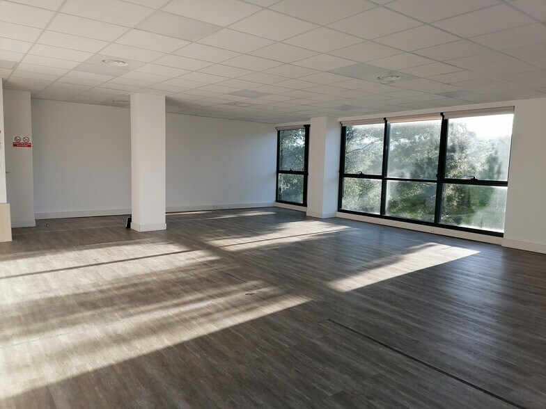 Avenue Des Genévriers, La Ciotat for sale - Interior Photo - Image 3 of 6