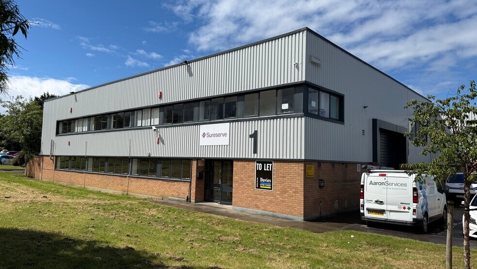 1-11 Little Rdg, Welwyn Garden City to rent - Building Photo - Image 2 of 3