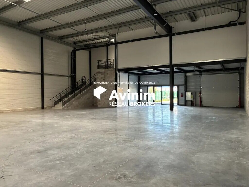 Location Entrepôt 360 m² à 5 794 m² - Photo 1