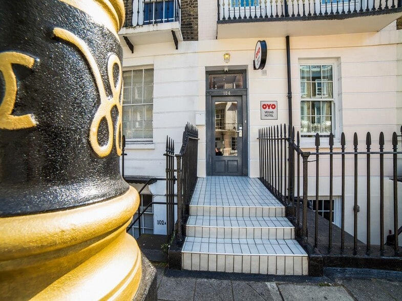 104 Warwick Way, London for sale - Building Photo - Image 2 of 19