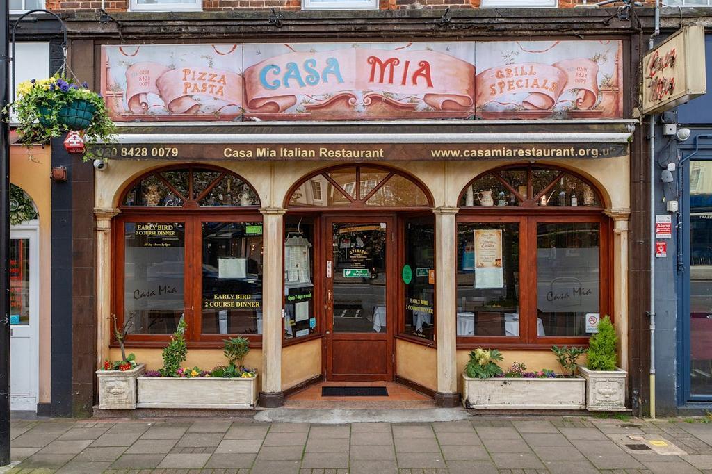 455 Uxbridge Rd, Pinner to rent Building Photo- Image 1 of 13