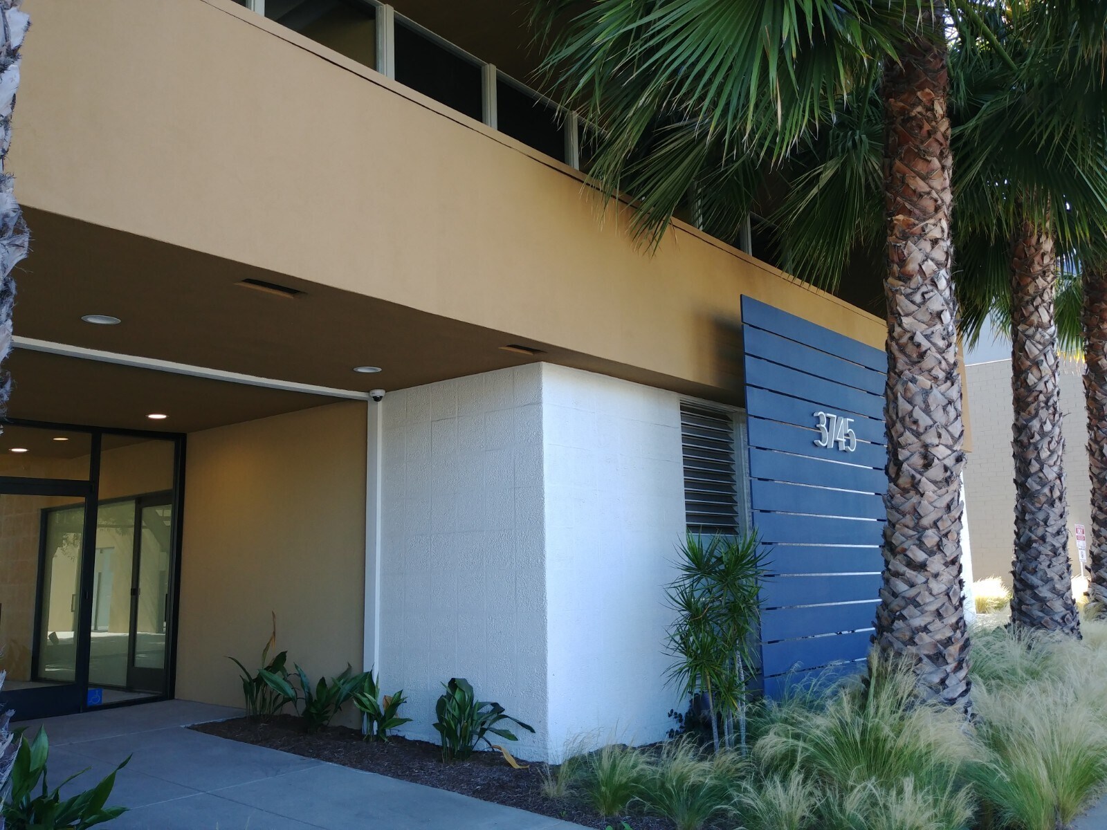 3745 Long Beach Blvd, Long Beach, CA to rent Building Photo- Image 1 of 6