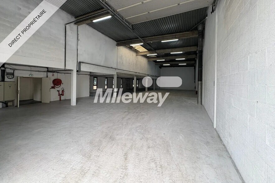 Light Industrial in Éragny to rent - Interior Photo - Image 2 of 4
