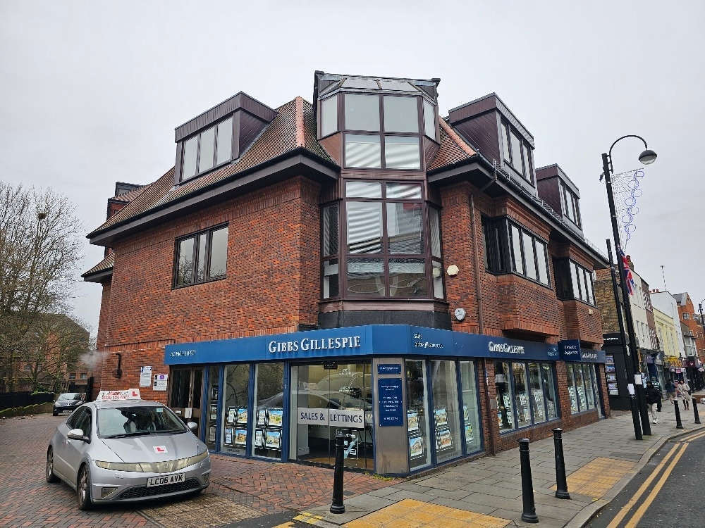 268-270 High St, Uxbridge to rent Building Photo- Image 1 of 5