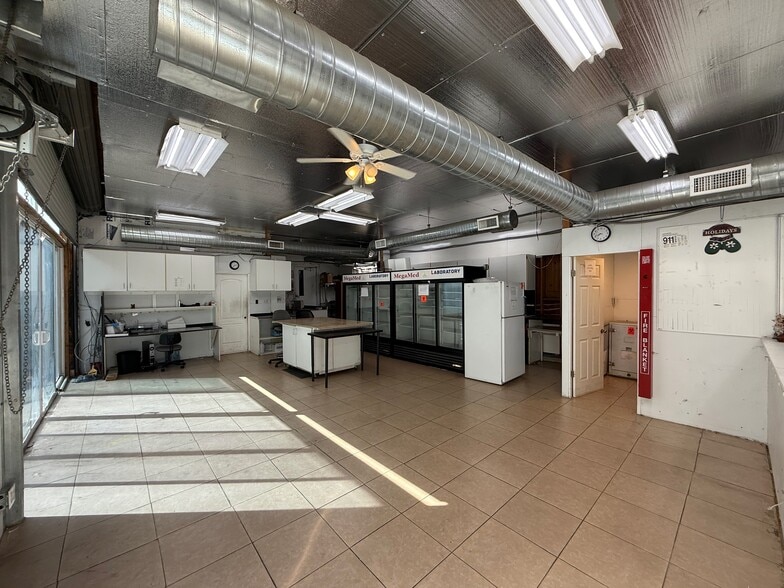 7304 Canby Ave, Reseda, CA to rent - Interior Photo - Image 3 of 23