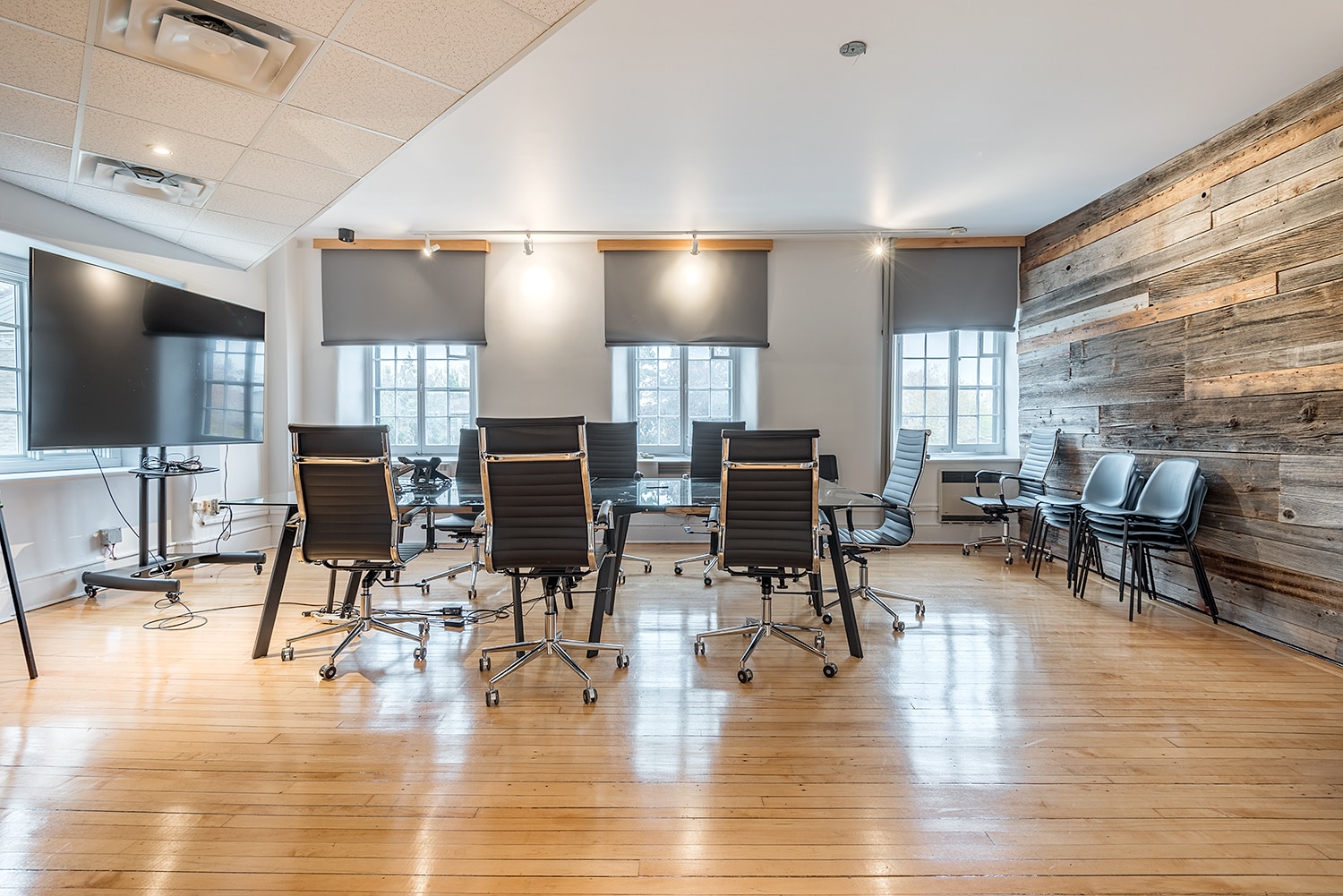 32 Rue Saint-Charles, Longueuil, QC to rent Interior Photo- Image 1 of 17