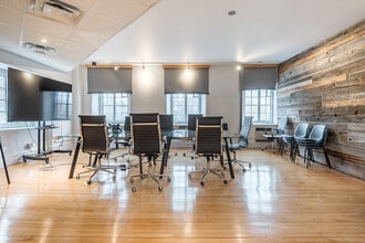 32 Rue Saint-Charles, Longueuil, QC to rent Interior Photo- Image 1 of 17