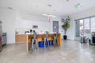 3733 Motor Ave, Los Angeles, CA for rent Interior Photo- Image 1 of 9