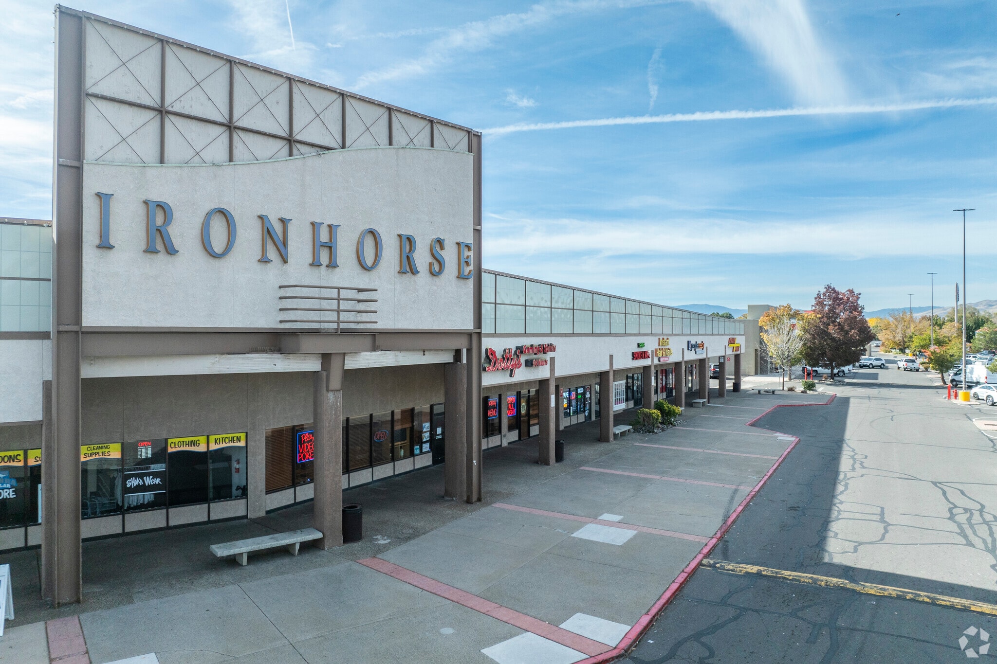 587-589 E Prater Way, Sparks, NV to rent Primary Photo- Image 1 of 6