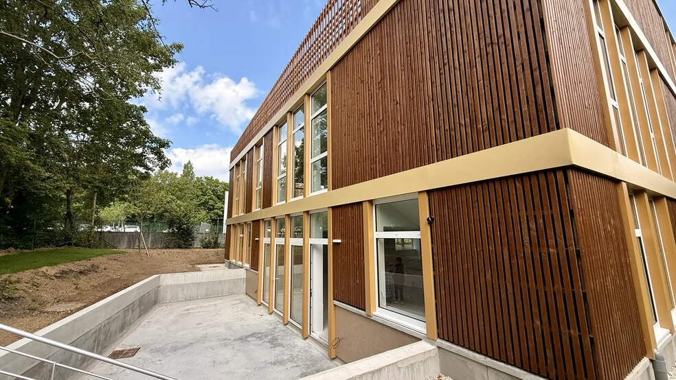 99 Rue Louis Constant, Villeneuve-d'Ascq to rent - Building Photo - Image 3 of 6